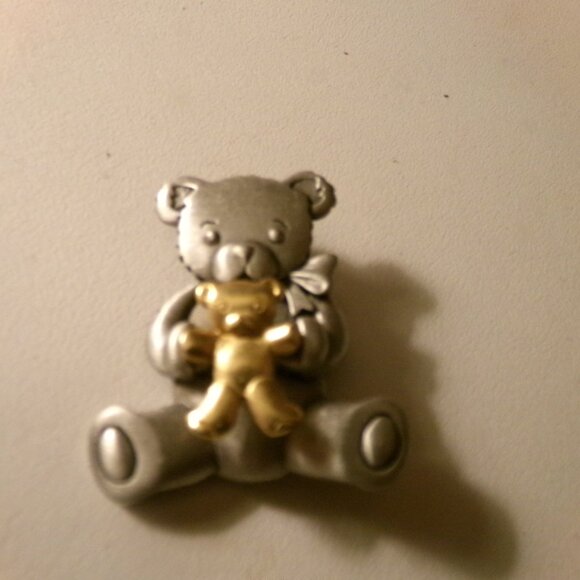 j j Jewelry - metal teddy bear pin marked j j